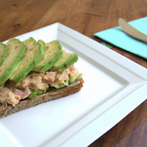 The Perfect Tuna Avocado Sandwich: A fresh, Flavorful Delight